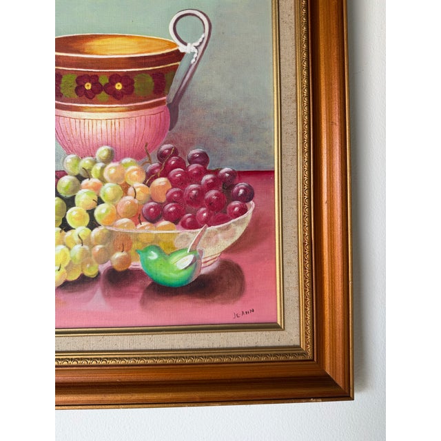 1970s Vintage Je. Ann Still Life Oil on Canvas Board Painting – Framed For Sale - Image 10 of 12