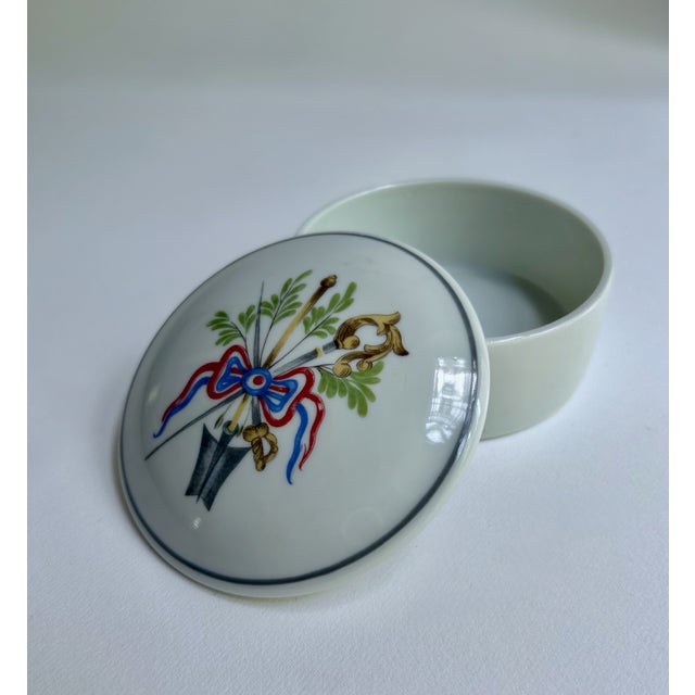 White 1980s Limoges for Lancome Bicentenaire Lidded Porcelain Box For Sale - Image 8 of 12