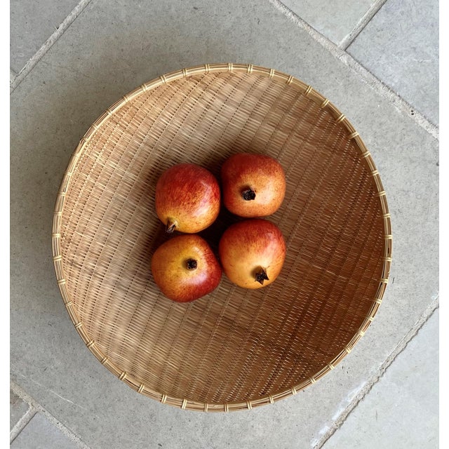 Late 20th-Century Nicely-Sized Contemporary Winnowing-Style Handwoven Bamboo Basket For Sale - Image 15 of 17