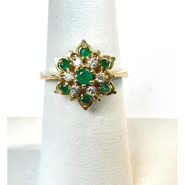 14k Gold Emerald and Diamond Floral Cluster Cocktail Ring Vintage For Sale In Tampa - Image 6 of 8