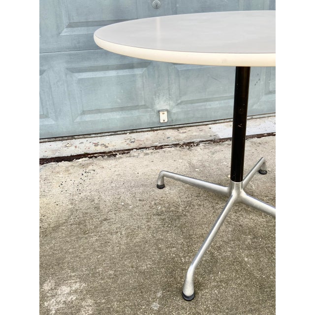 Metal Petite Round Conference Table in the Style of Herman Miller For Sale - Image 7 of 12
