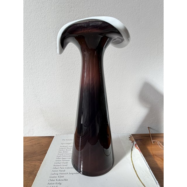 Napoleon Vase in Aubergine and White Opaline by Jerzy Słuczan-Orkusz for Glassworks Tarnowiec, Poland, 1980s For Sale - Image 9 of 14