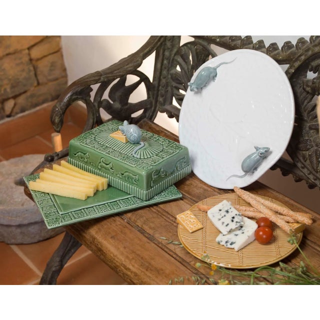 Traditional Bordallo Pinheiro Lily Cheese Tray with Mice, White For Sale - Image 3 of 5