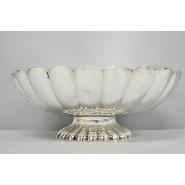 Vintage Reed & Barton Modern Silver Plated Oval Scalloped Pedestal Fruit Bowl. Circa Mid 20th Century. Measurements: 4.5"...