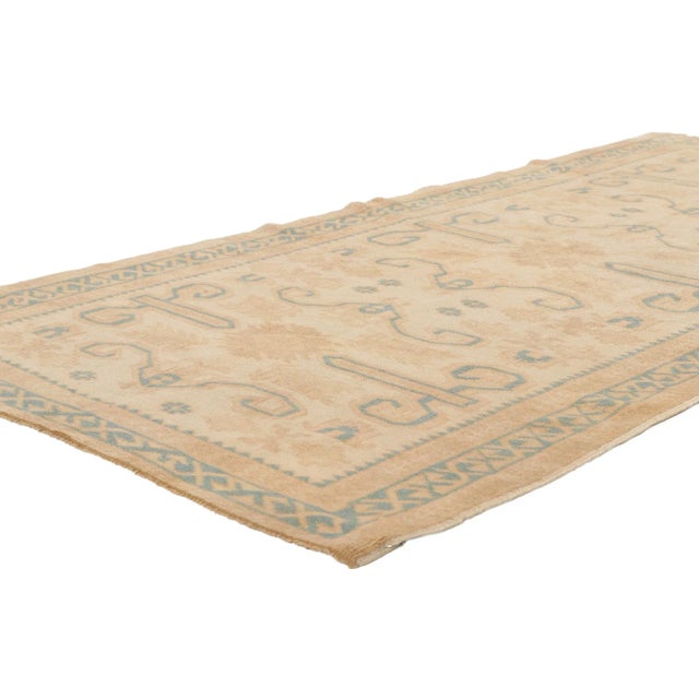 ​53675 Vintage Turkish Oushak Rug, 03'05 x 06'08. ​Step into a world of effortless elegance and quite sophistication with...