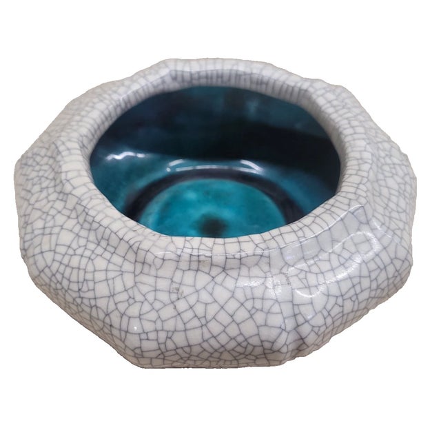 Chinoiserie Vintage Chinese Ge-Style Crackle Glaze Bowl W/ Iridescent Turquoise Interior For Sale - Image 3 of 6