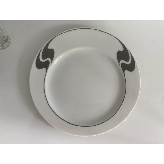1990s Asimmetria Grauraster White Salad Plate by Björn Wiinblad for Rosenthal Studio Line, 1990s Set of 6 For Sale - Image 5 of 6