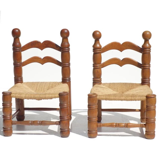 Wicker seat and oak frame. Excellent condition Measures: H seat: 30 cm. This piece has an attribution mark, I am sure that...
