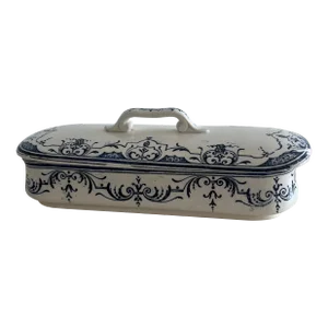 Antique Moustiers Porte Savonettes (Covered Soap Holder) in French Blue and White, Two Pieces