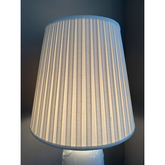 Vintage Hollywood Regency Chinoiserie Faux Bamboo Table Lamp For Sale - Image 4 of 7