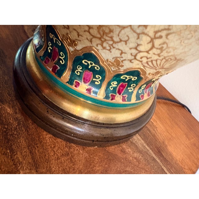 Vintage Wildwood Chinoiserie Hand-Painted Porcelain Brass Table Lamp For Sale In Detroit - Image 6 of 18