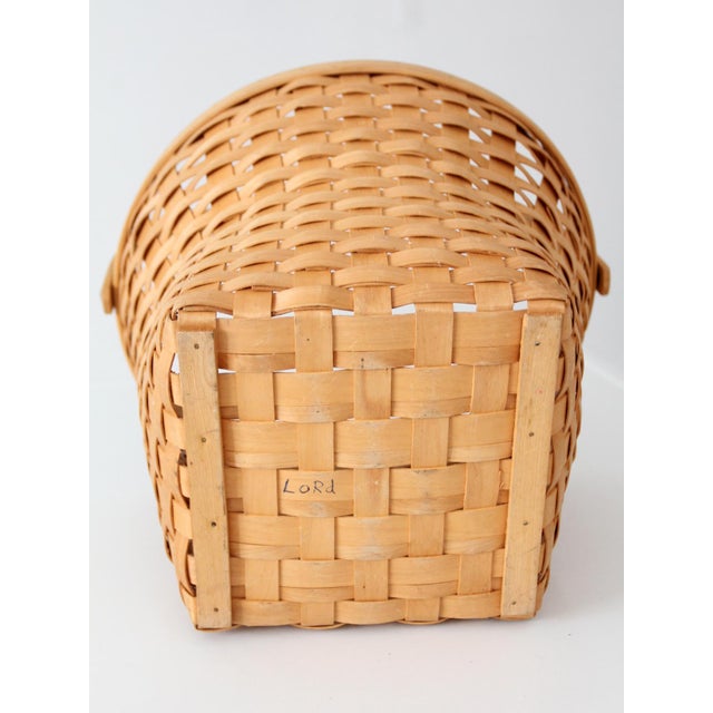 Vintage Splint Weave Basket With Bail Handle For Sale - Image 15 of 16