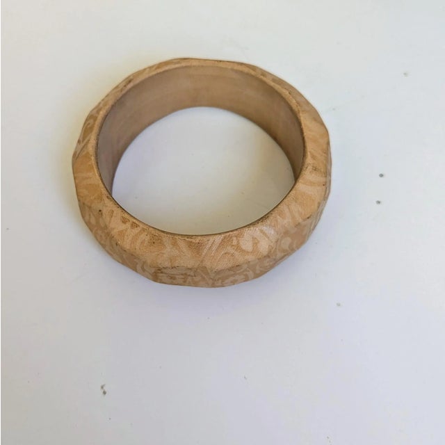 Contemporary Pono Wide Multi-Faceted Pale Wood Bangle For Sale - Image 3 of 3