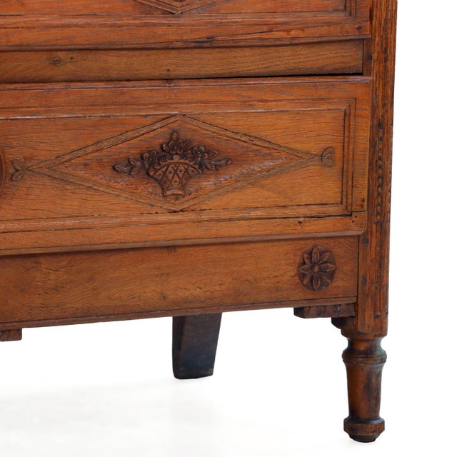 French Provincial Oak Commode, C. 1800 For Sale - Image 4 of 8