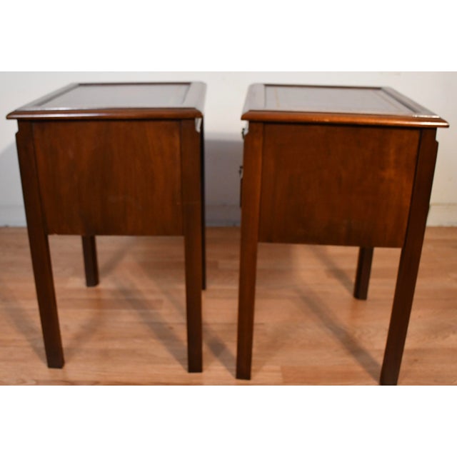 Traditional 1940 Pair of Regency Style Mahogany Lather Top Night Stands Bedside Tables For Sale - Image 3 of 11