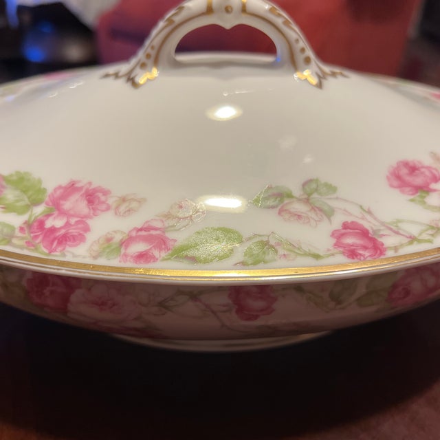 Victorian 1900s Haviland Limoges for Dulin & Martin Footed Tureen Featuring Roses For Sale - Image 3 of 10