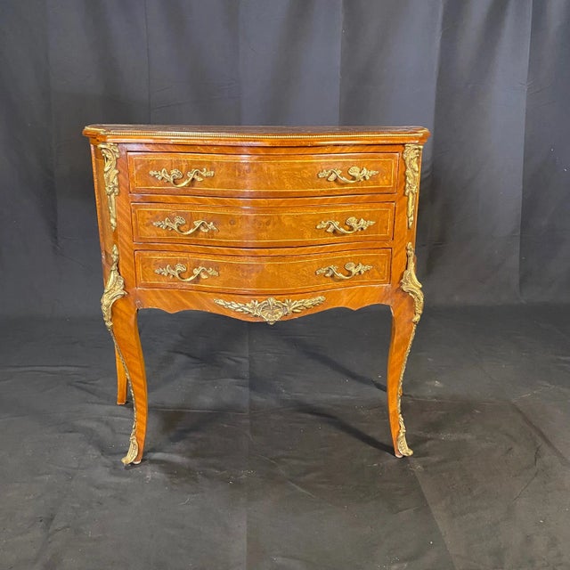 French Louis XV Walnut Commodes, Side Tables or Night Stands -A Pair For Sale - Image 4 of 12