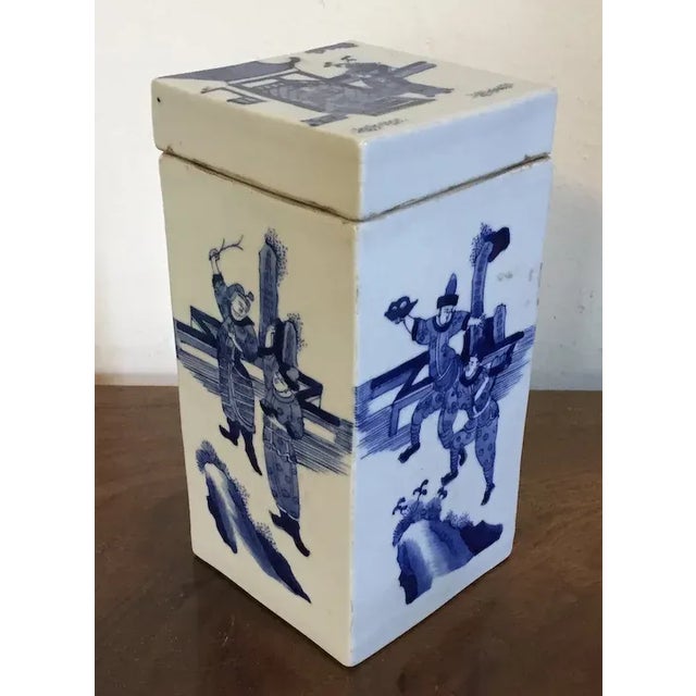 Antique 19th Century Chinese Blue & White Porcelain Covered Brush Pot or Box For Sale - Image 9 of 13