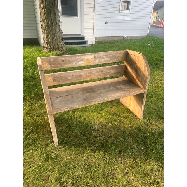 Beautiful Rustic Primitive Brench, great for a beach house or farmhouse home. Unique curved sides, wide plank construction...