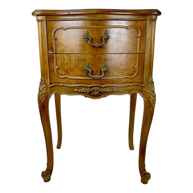 1970s Vintage French Provincial Hollywood Regency Walnut & Burl Wood Side Table or Night Stand For Sale