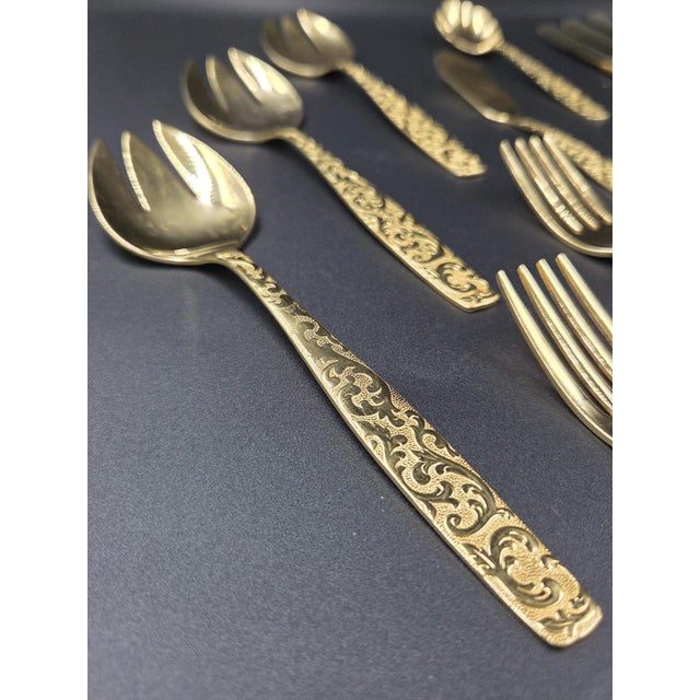 Gold Vintage 1950s International Silver Co. "Americana Golden Heritage" Flatware - 21-Piece Collection For Sale - Image 8 of 18
