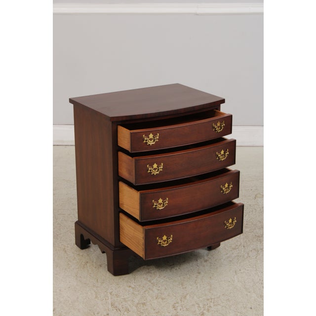 1980s Pair of Gordons Mahogany 4 Drawer Chests Nightstands For Sale - Image 5 of 14