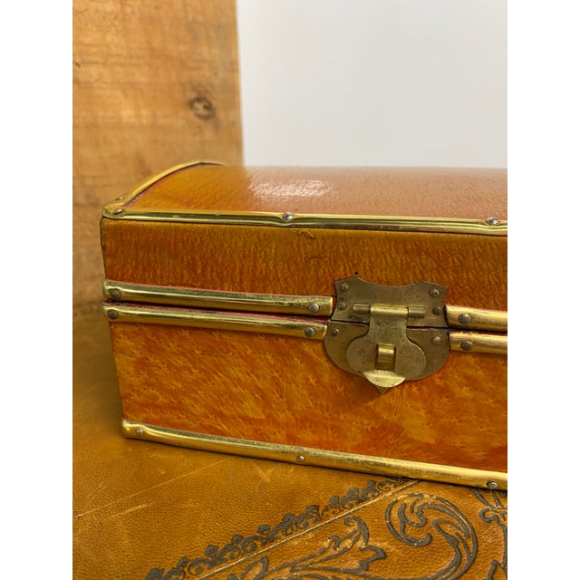 Mid 20th Century Lacquered Dome-Top Wooden Box Covered in Pigskin With Brass Fittings For Sale - Image 4 of 7