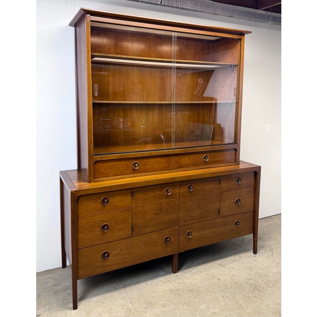 Mid-Century Modern Mid Century Modern Counterpoint Credenza With Hutch/China Cabinet by John Van Koert for Drexel For Sale - Image 3 of 12