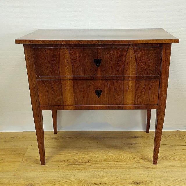Wood Small Biedermeier Chest of Drawers in Walnut Veneer, 1820 For Sale - Image 7 of 18