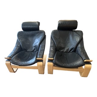 Swedish Designer Midcentury Modern Lounge Chairs by Fribytter - A Pair For Sale