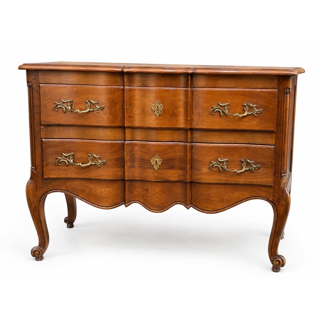 Louis XV style commode with crossbow-shaped top Excellent condition Dimensions: height 82 cm, length 109 cm, depth 53 cm