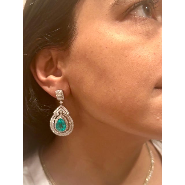 GIA Certified 8Ct Colombian Pear Emerald Diamond Hanging/ Drop Earrings 18K Gold, A Pair For Sale - Image 13 of 18