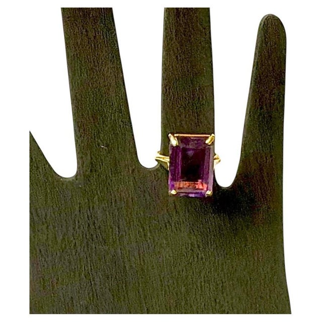 Purple 14k Yellow Gold and Amethyst Cocktail Ring Vintage For Sale - Image 8 of 10