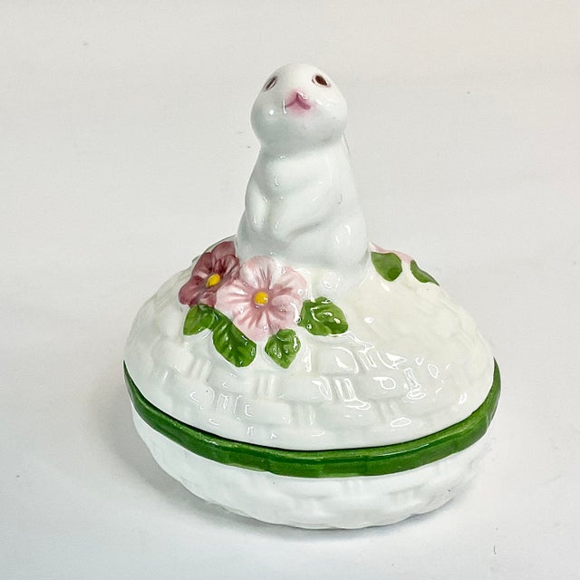 Hollywood Regency 1980s Vintage Hollywood Regency Coastal Egg & Bunny Trinket Box - Easter For Sale - Image 3 of 12