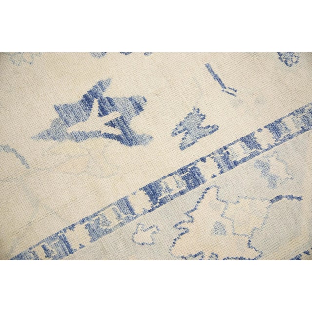 This modern Turkish Oushak rug is a stunning piece of art that has been handwoven using traditional techniques by skilled...