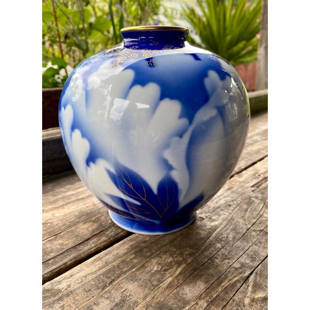 Vintage Japanese Porcelain Peony Vase | Cobalt Blue & White Floral Motif | Gold Accents For Sale - Image 10 of 12