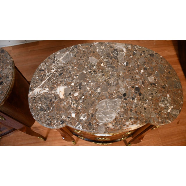 French 1890s Antique French Louis XV Walnut Marble Top Pair Nightstands Bedside Tables For Sale - Image 3 of 18