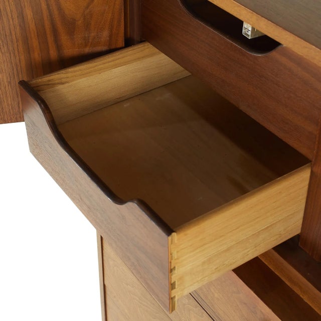 Brown Kroehler Signature Mid Century Rosewood and Walnut Highboy Dresser For Sale - Image 8 of 12