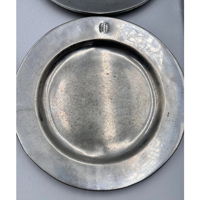 Vintage 4 - Wilton Armetale Pewter Colonial Liberty Crest 10.5" Dinner Plates For Sale In Palm Springs - Image 6 of 13