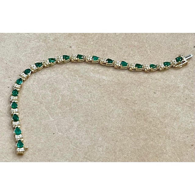 9 Ct Natural 18 Oval Stone Emerald & Diamond 14 Kt Yellow Gold Bracelet For Sale In New York - Image 6 of 18