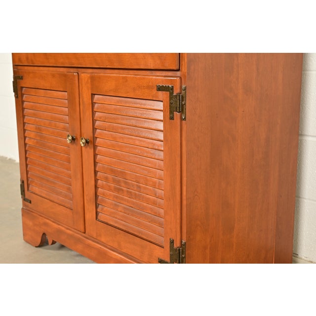 Ethan Allen American Colonial Solid Maple Breakfront Bookcase Cabinet, Circa 1960s For Sale - Image 13 of 18