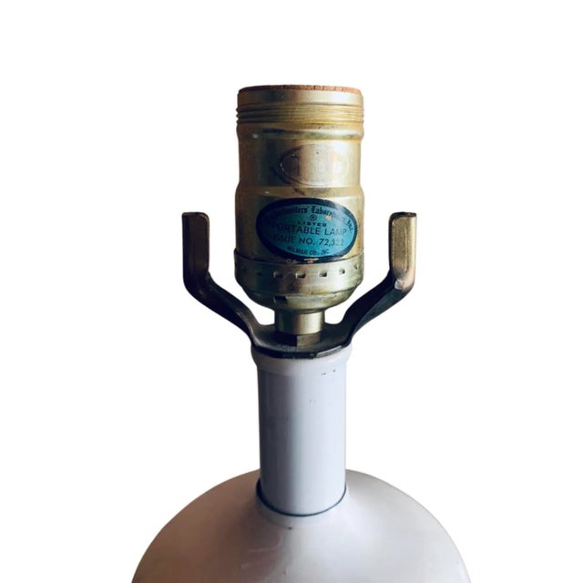 Large Off White Painted Metal Vintage Mid Century Leaf and Hobnail Design Painted Metal Table Lamp by Tyndall For Sale In San Diego - Image 6 of 7