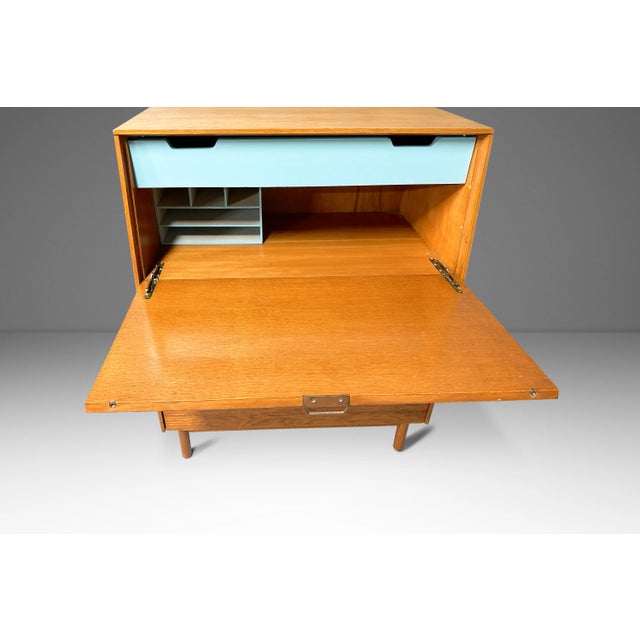 Wood Mid-Century Modern Secretary Desk / Gentlemen's Dresser / Chest of Drawers by Raymond Loewy for Mengel, Usa, C. 1960s For Sale - Image 7 of 12