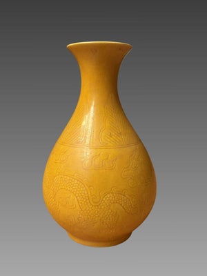 Incised monochrome yellow porcelain vase - China, Qing Dynasty