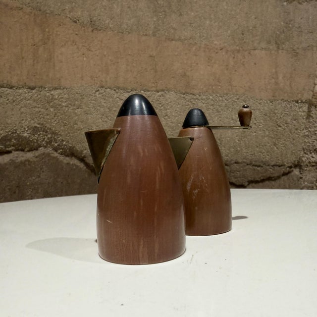 Dansk Designs 1950s Mid-Century Modern Set of Salt & Pepper Grinder From Japan Mid-Century Bull Nose For Sale - Image 4 of 10