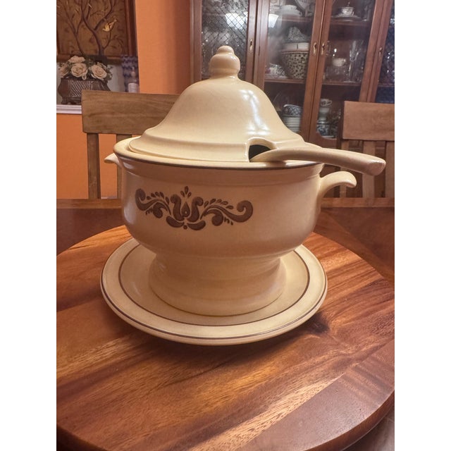 Folk Art 1970s Tureen & Lid W/Ladle & Underplate Village (Made in Usa) by Pfaltzgraff For Sale - Image 3 of 12