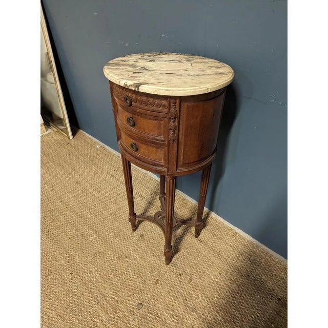 Louis XVI Bedside Table, in Very Good conditions.