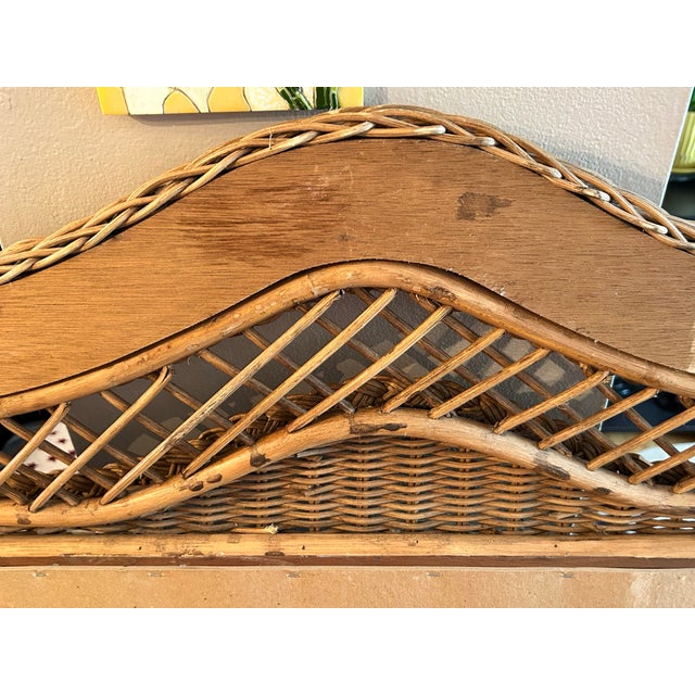 1970s Mid-Century Modern Bohemian Coastal Riviera Arched Woven Natural Wicker and Rattan Wall Mirror With Intricate Detail. 51”Hx31”Lx2.5”D For Sale - Image 9 of 12