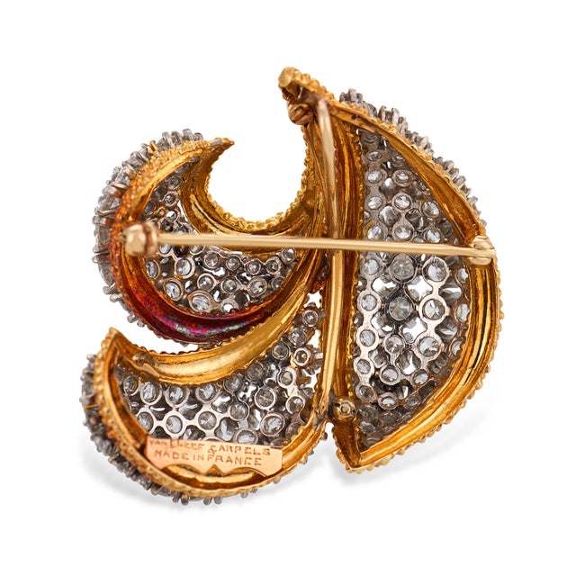 1960s 1960s Van Cleef & Arpels 12.00 Carat Diamond 18k Yellow Gold Brooch For Sale - Image 5 of 5