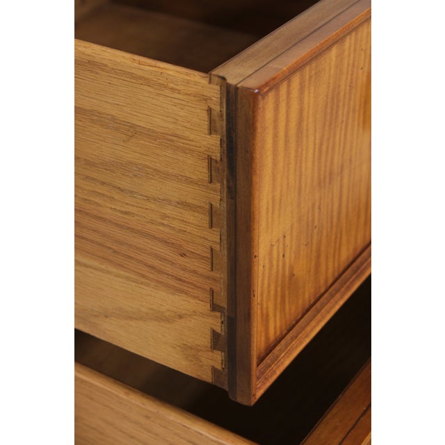 Wood Tiger Maple Front Sheraton Mahogany Dresser W. Jewelry Box For Sale - Image 7 of 14